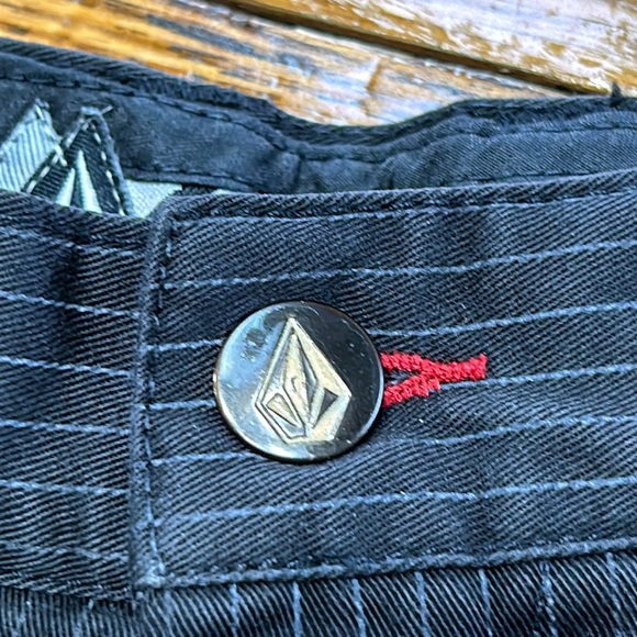 Volcom Stone Corpo Class Collection black/gray stripe shorts. Size 29. - Picture 3 of 13